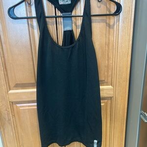 Under Armour Women’s Black Semi-Fitted Tank Top – Used